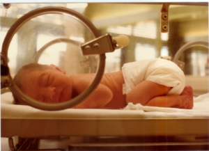 premature-baby-in-incubation-crib