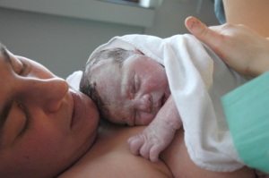 woman-with-newborn-baby-on-her-chest