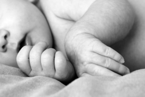 black-and-white-close-up-of-babys-face-and-hands